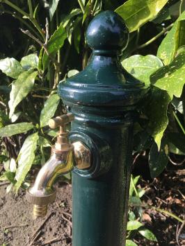 Staande fontein groen – 78 cm – aluminium met messing kraan